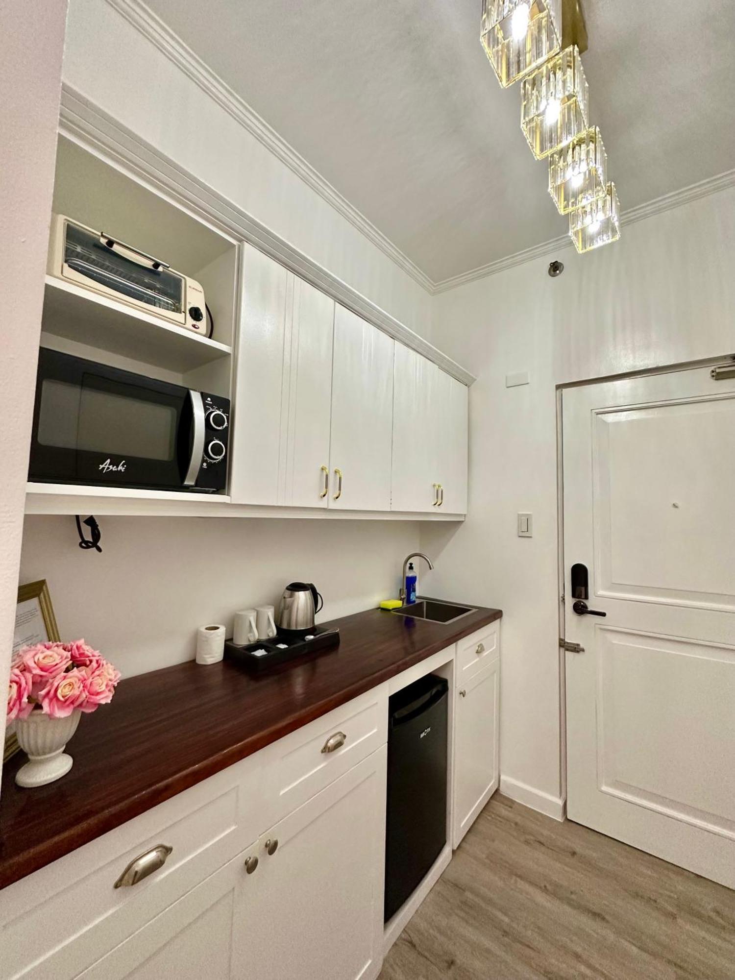 Studio Two Condominium, Alabang - Gold Fiber Wi-Fi -Netflix Ready Muntinlupa City Eksteriør billede